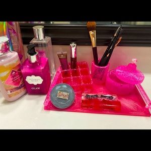 Custom make up tray